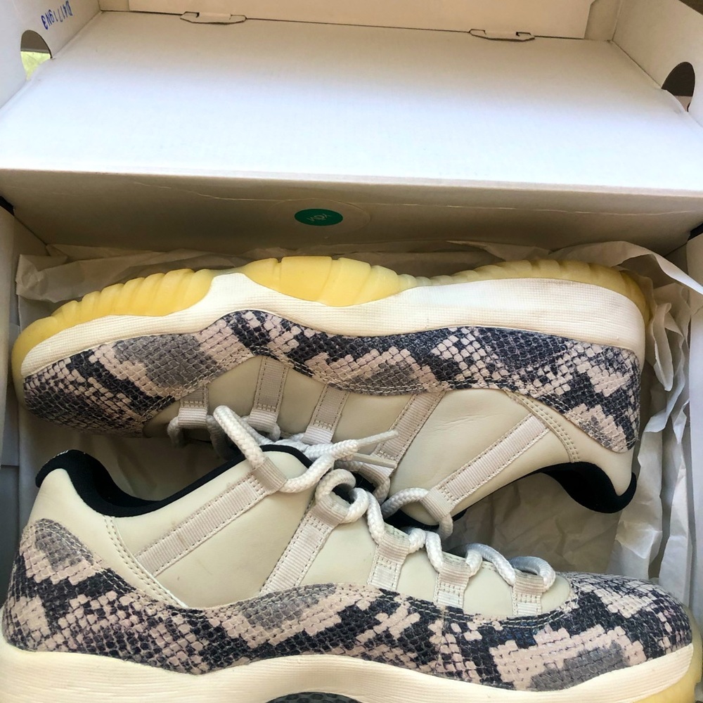 Size 10.5- Jordan 11 Retro Low Light Bone Snakeskin 2019